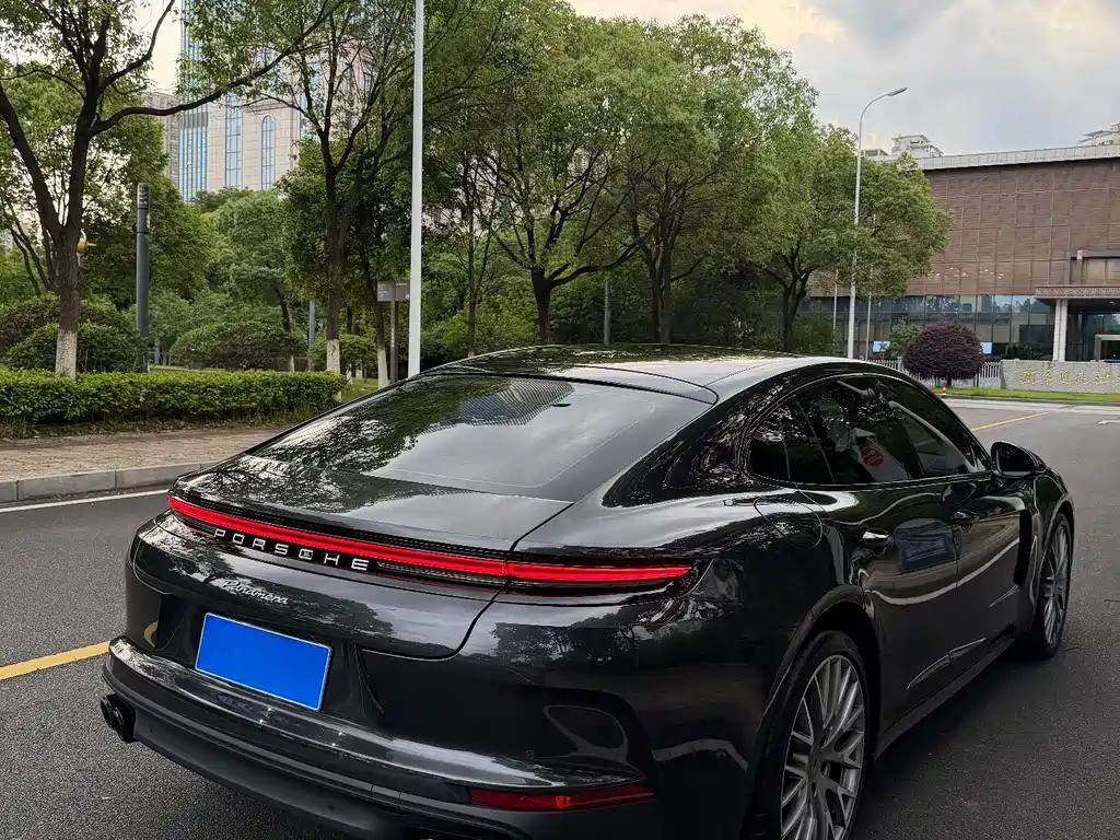 Porsche Panamera 2025 — фото 10