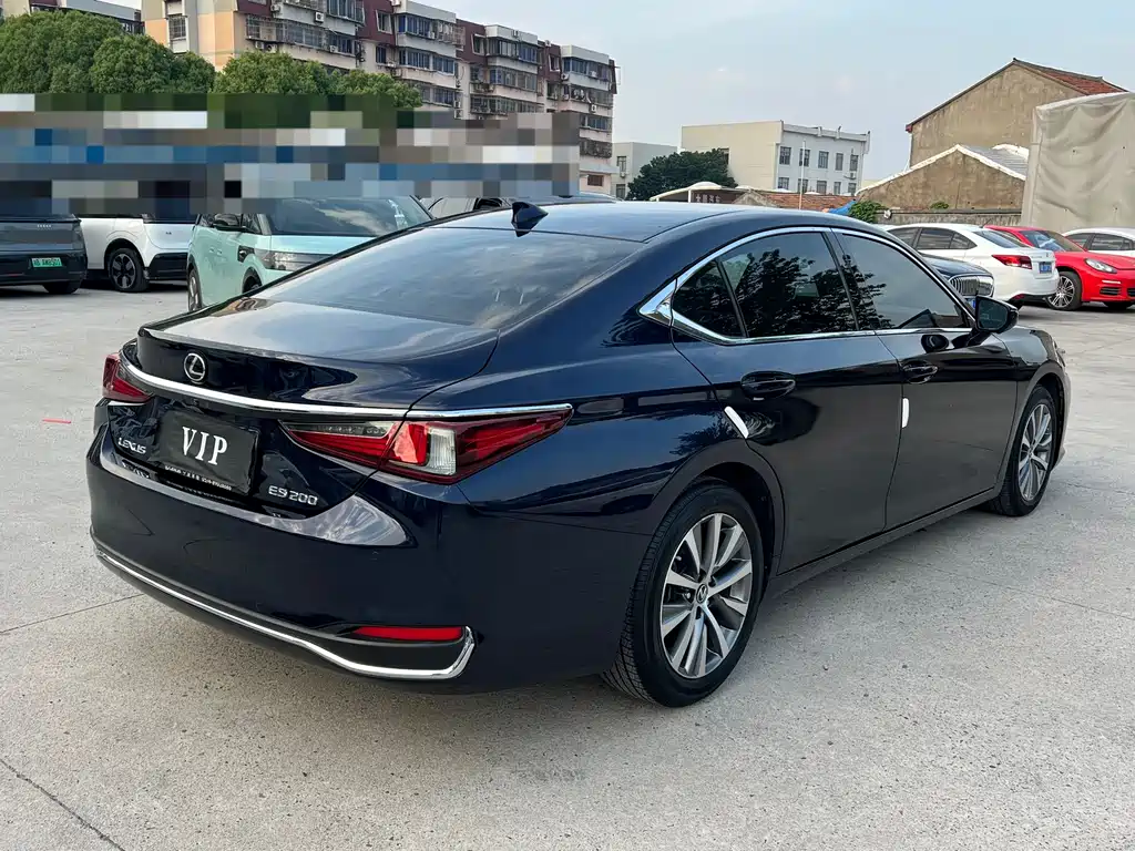 Lexus ES 2018 — фото 16