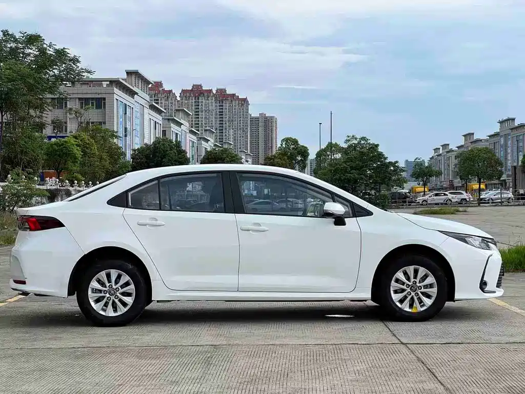Toyota Corolla 2023 — фото 20
