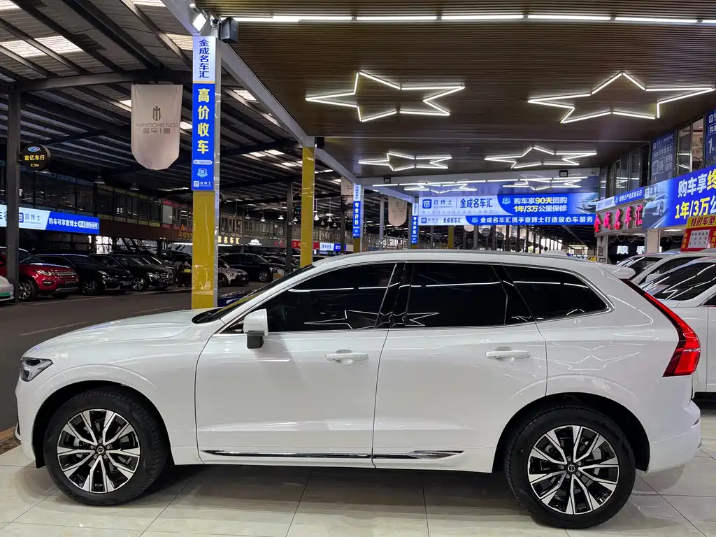 Volvo XC60 2023 — фото 4