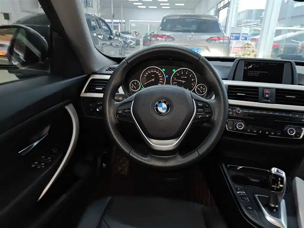 BMW 3 Series GT 2017 — фото 11