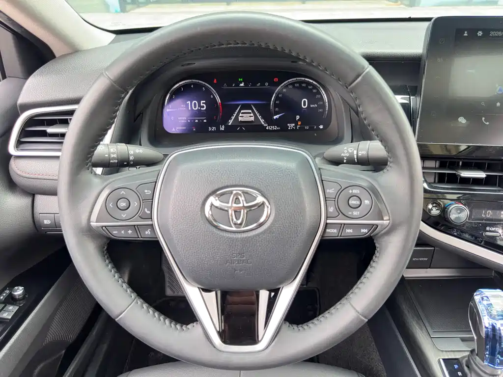 Toyota Camry 2022 — фото 15