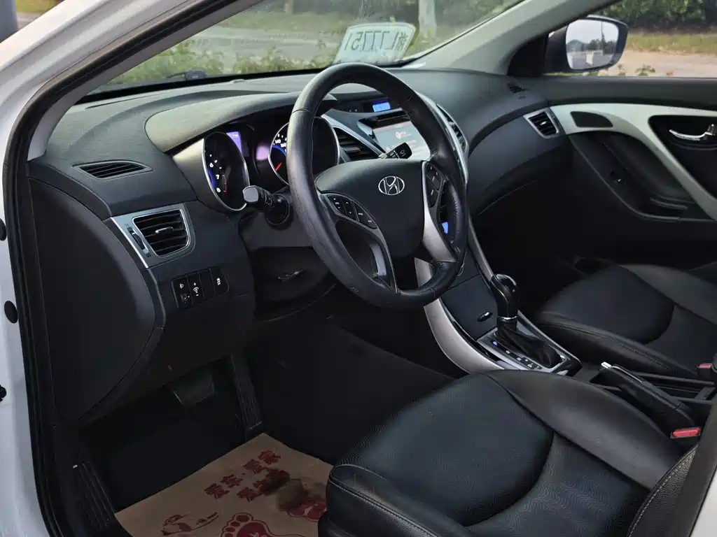 Hyundai Elantra 2013