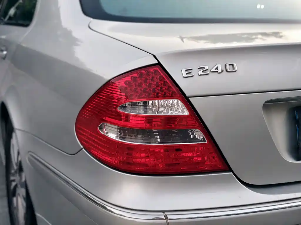 Mercedes-Benz E-Class 2004 — фото 13