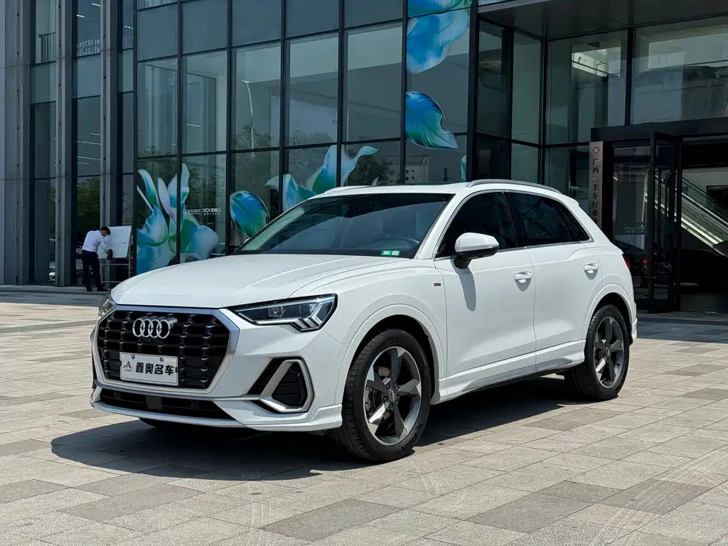 Audi Q3 2019 — фото 1