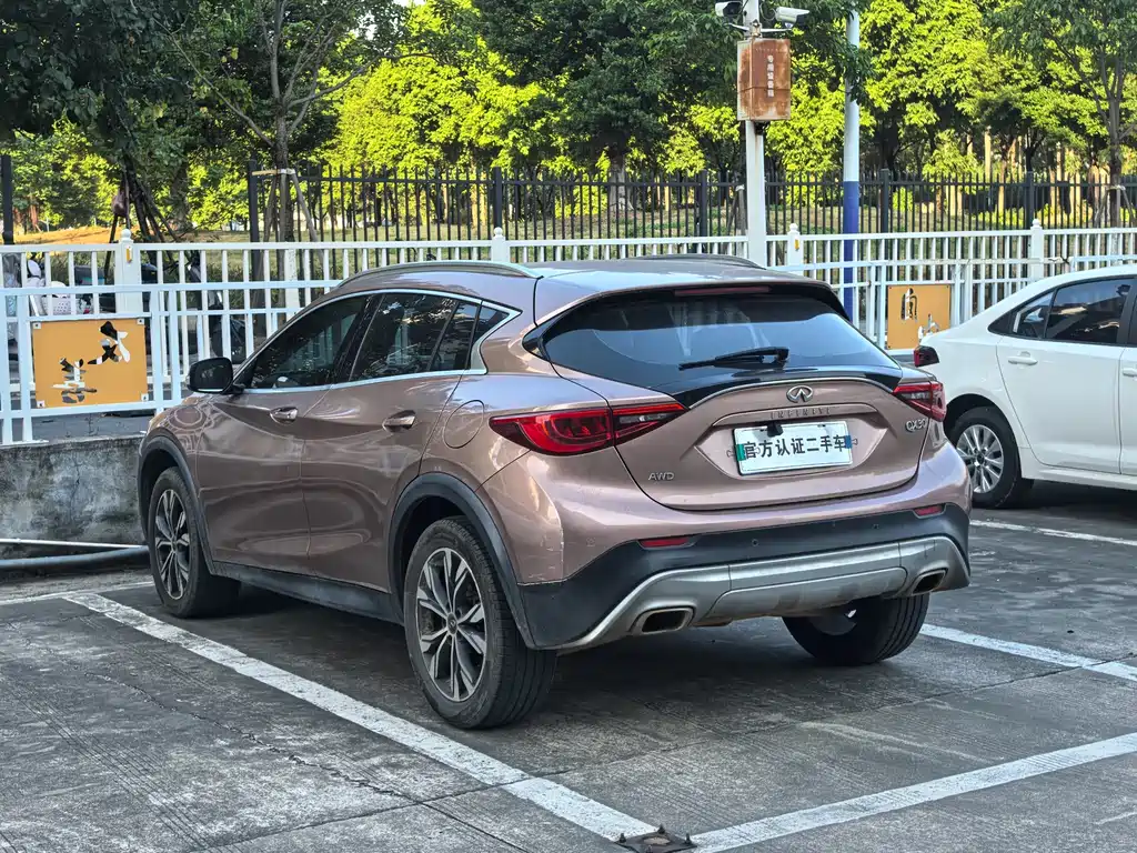 Infiniti QX30 2018 — фото 16