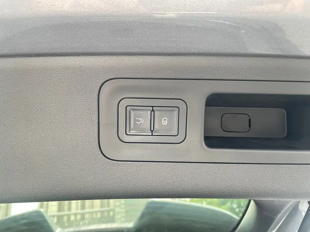 BYD Song L DM-i 2025 — фото 17