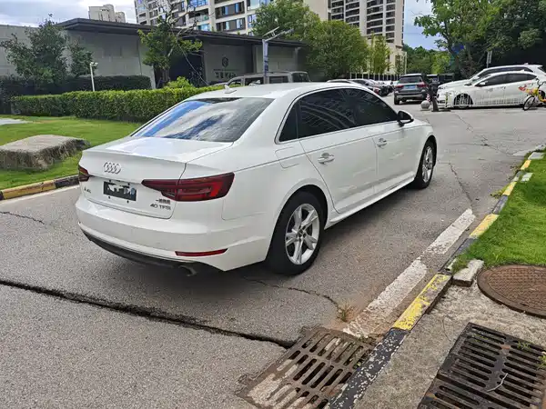 Audi A4L 2018