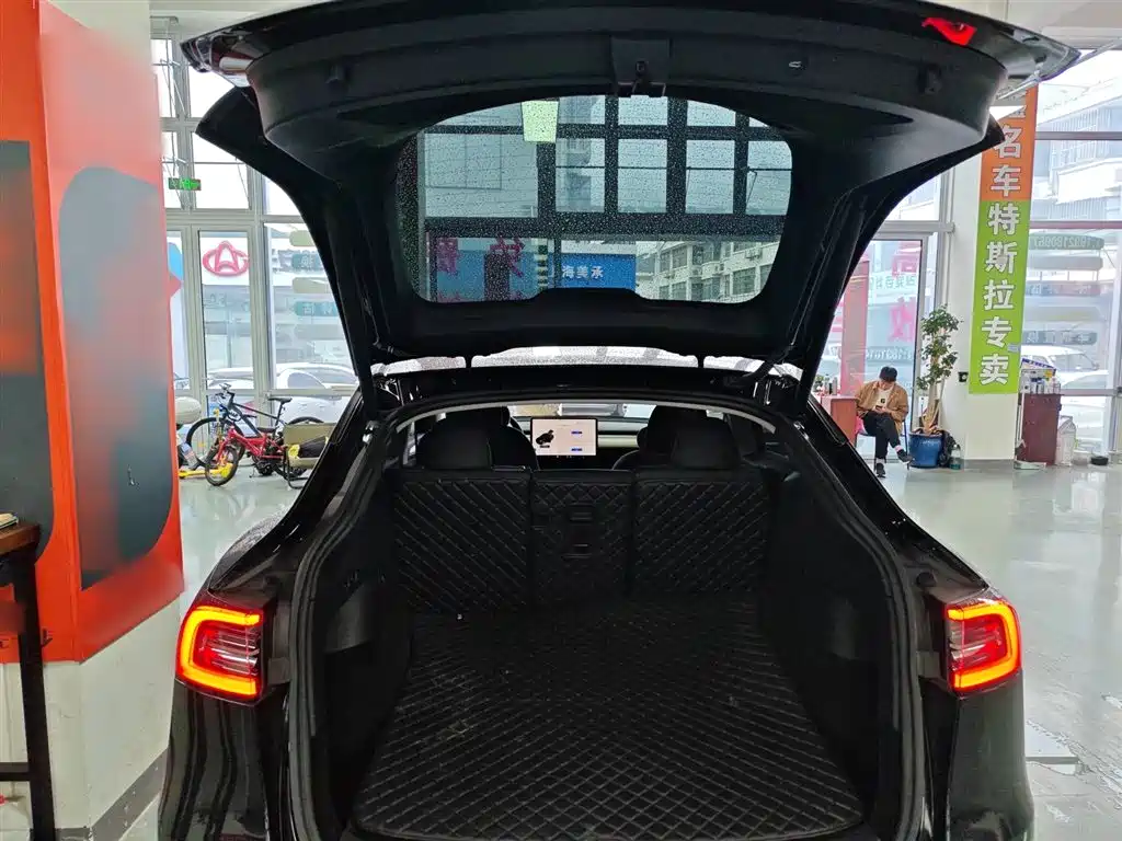 Tesla Model Y 2022 — фото 15