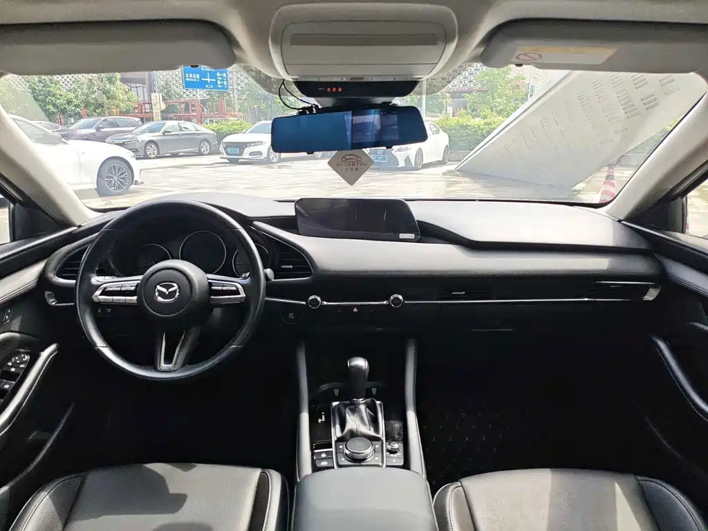 Mazda 3 Axela 2019 — фото 7