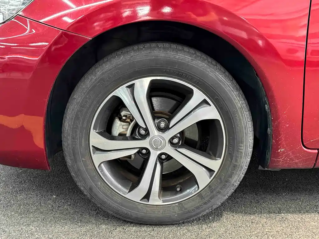 Nissan Tiida 2017 — фото 16