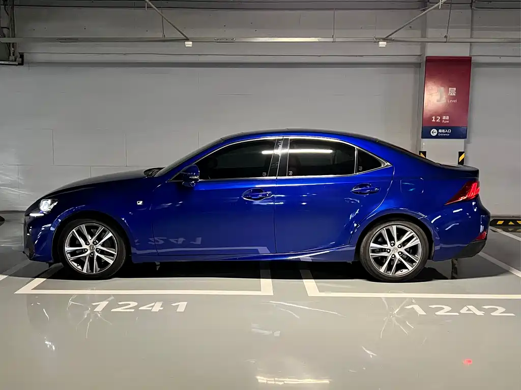 Lexus IS 2018