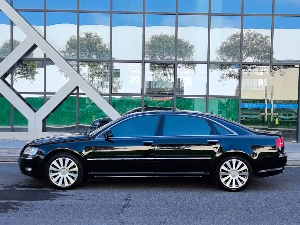 Audi A8 2010 — фото 3