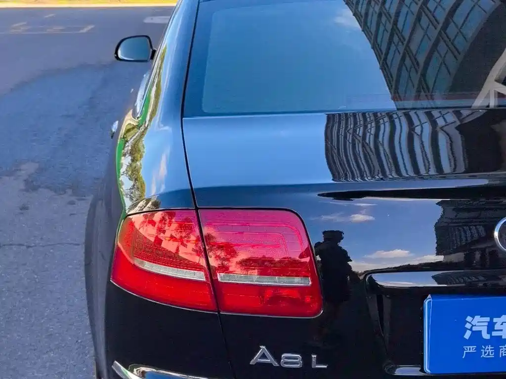 Audi A8 2010 — фото 6
