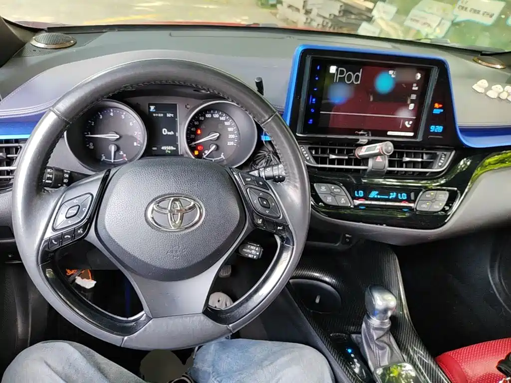 Toyota C-HR 2019 — фото 10