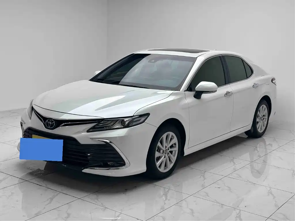 Toyota Camry 2023 — фото 1