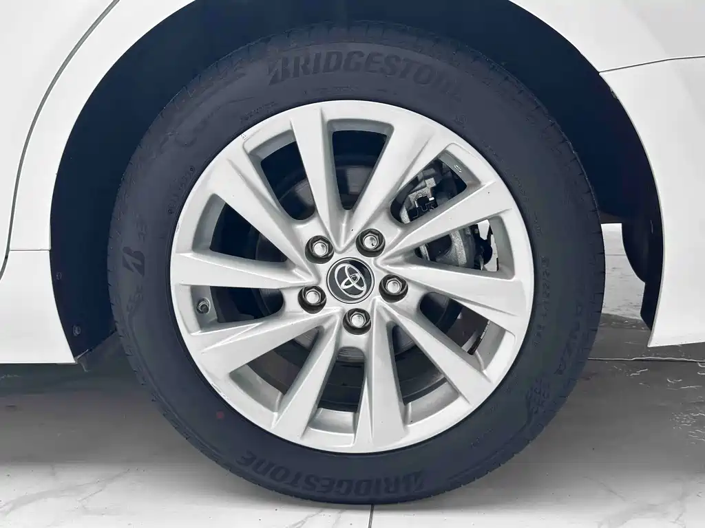 Toyota Camry 2023 — фото 10