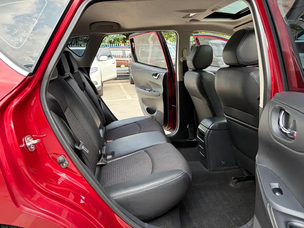 Nissan Tiida 2017 — фото 13