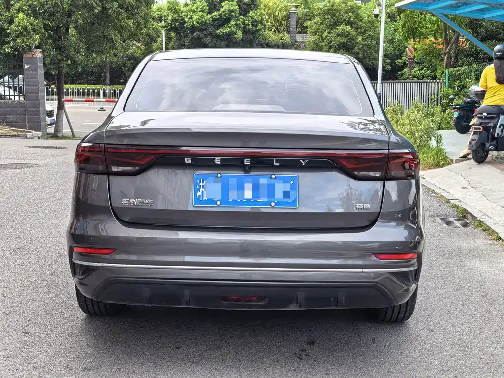 Geely Emgrand 2022