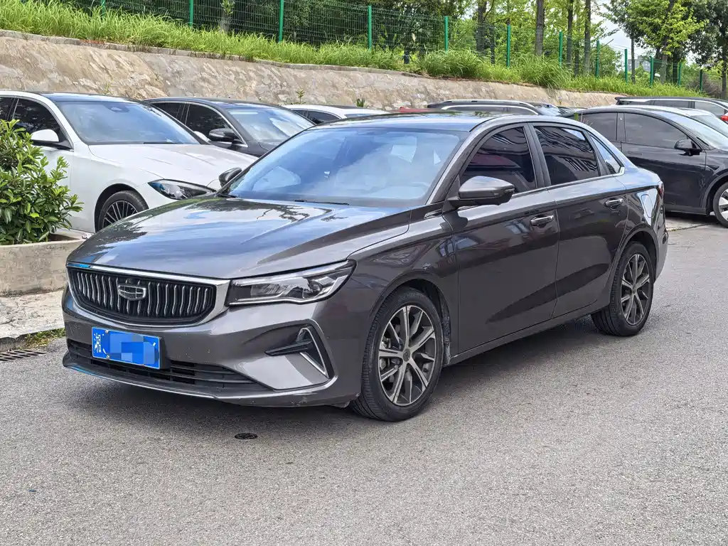 Geely Emgrand 2022