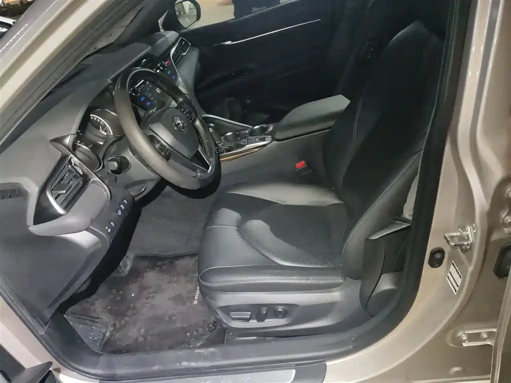 Toyota Camry 2020 — фото 11