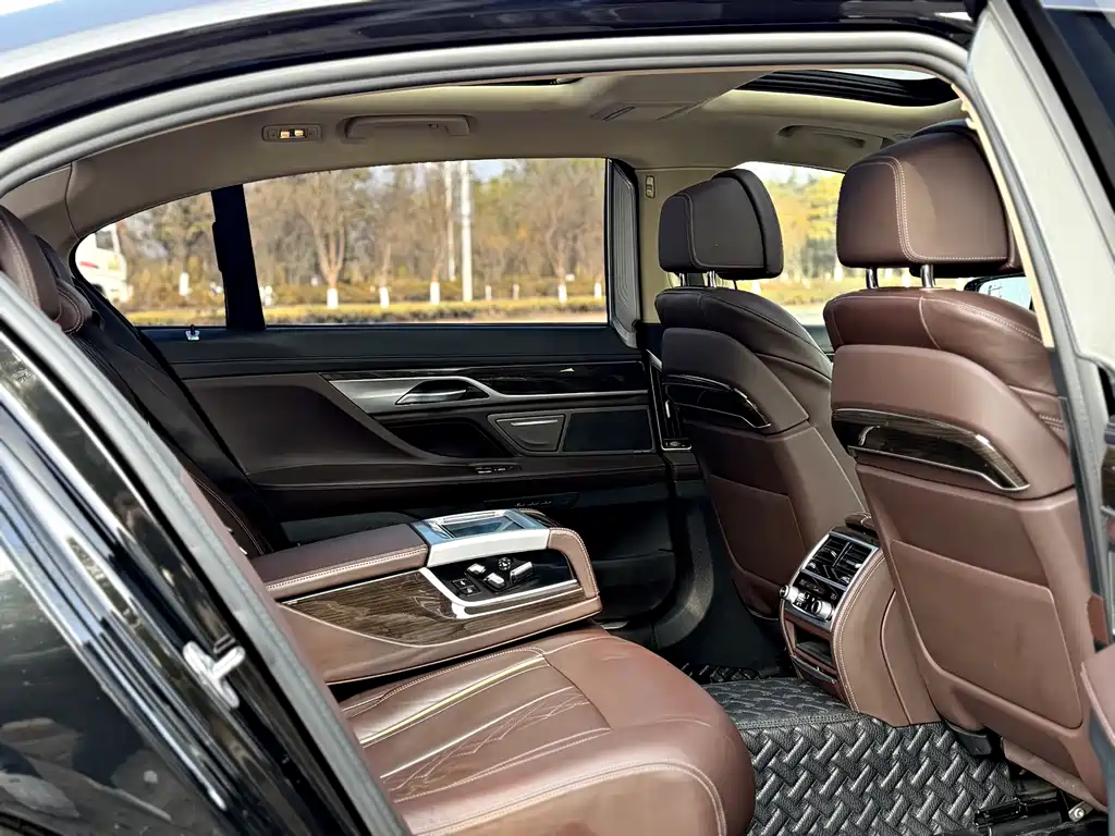 BMW 7 Series 2021 — фото 14