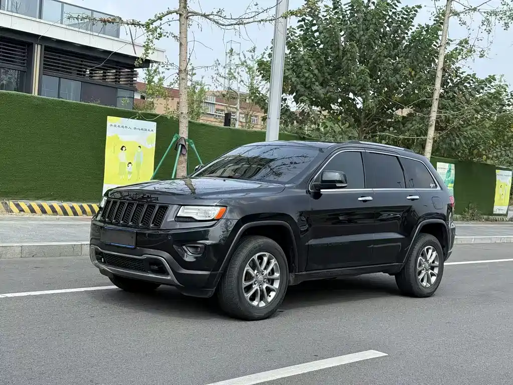 Jeep Grand Cherokee 2013 — фото 1