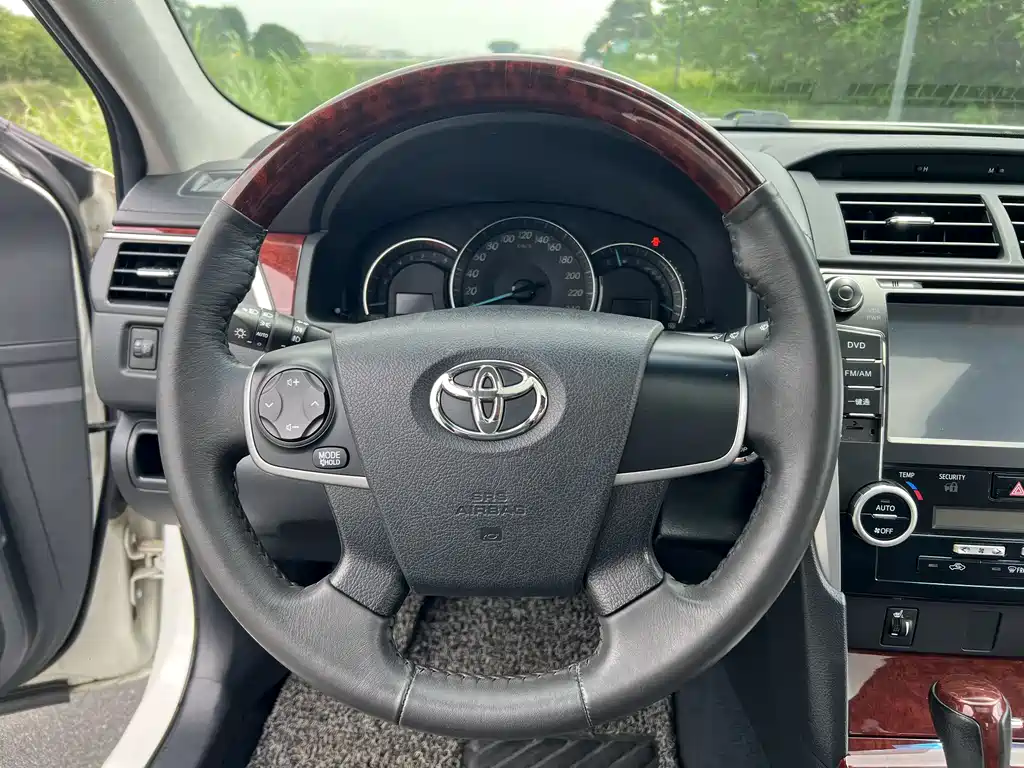 Toyota Camry 2013 — фото 8