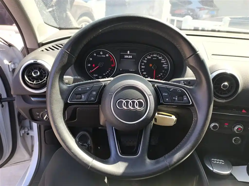 Audi A3 2019 — фото 11