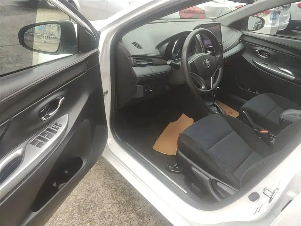 Toyota Yaris L 2016 — фото 16
