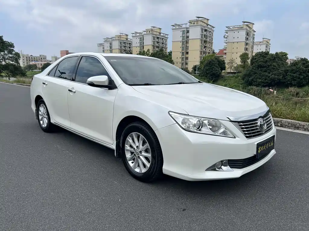 Toyota Camry 2013 — фото 3