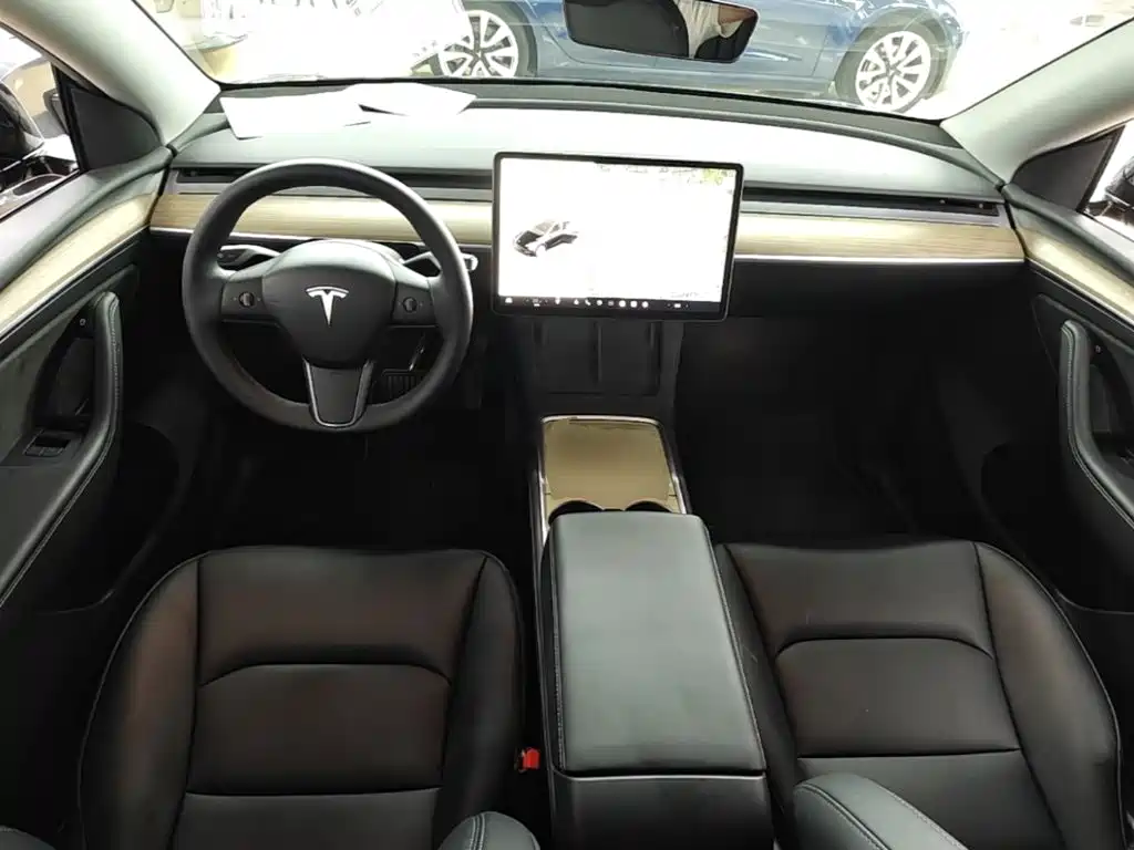 Tesla Model Y 2023 — фото 10
