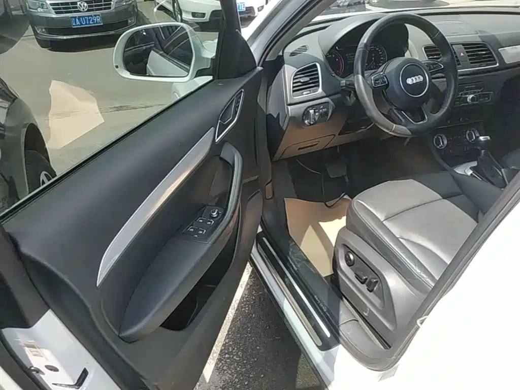 Audi Q3 2015 — фото 16