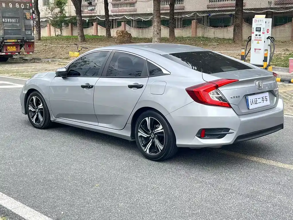 Honda Civic 2019 — фото 32