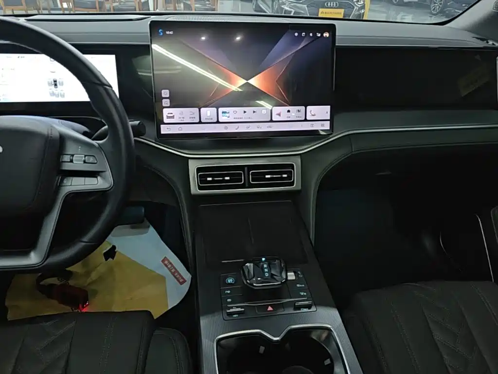BYD Song L DM-i 2025 — фото 13