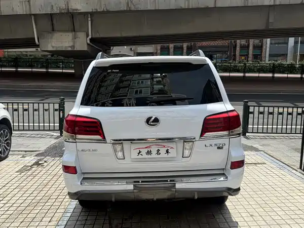 Lexus LX 2009