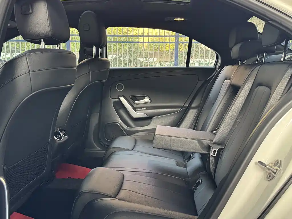 Mercedes-Benz A-Class 2021 — фото 13