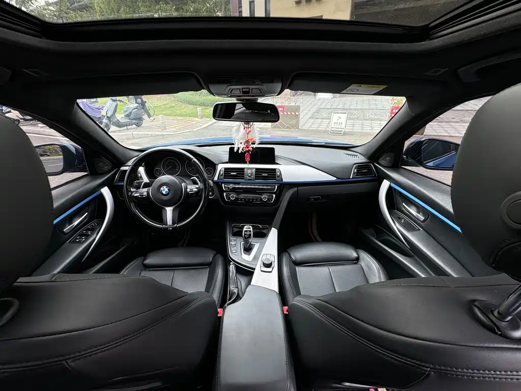 BMW 3 Series 2018 — фото 9