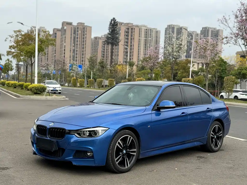 BMW 3 Series 2018 — фото 1