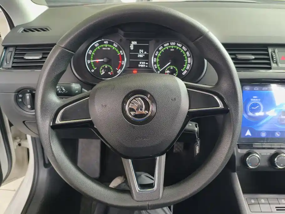 Skoda Octavia 2019 — фото 15