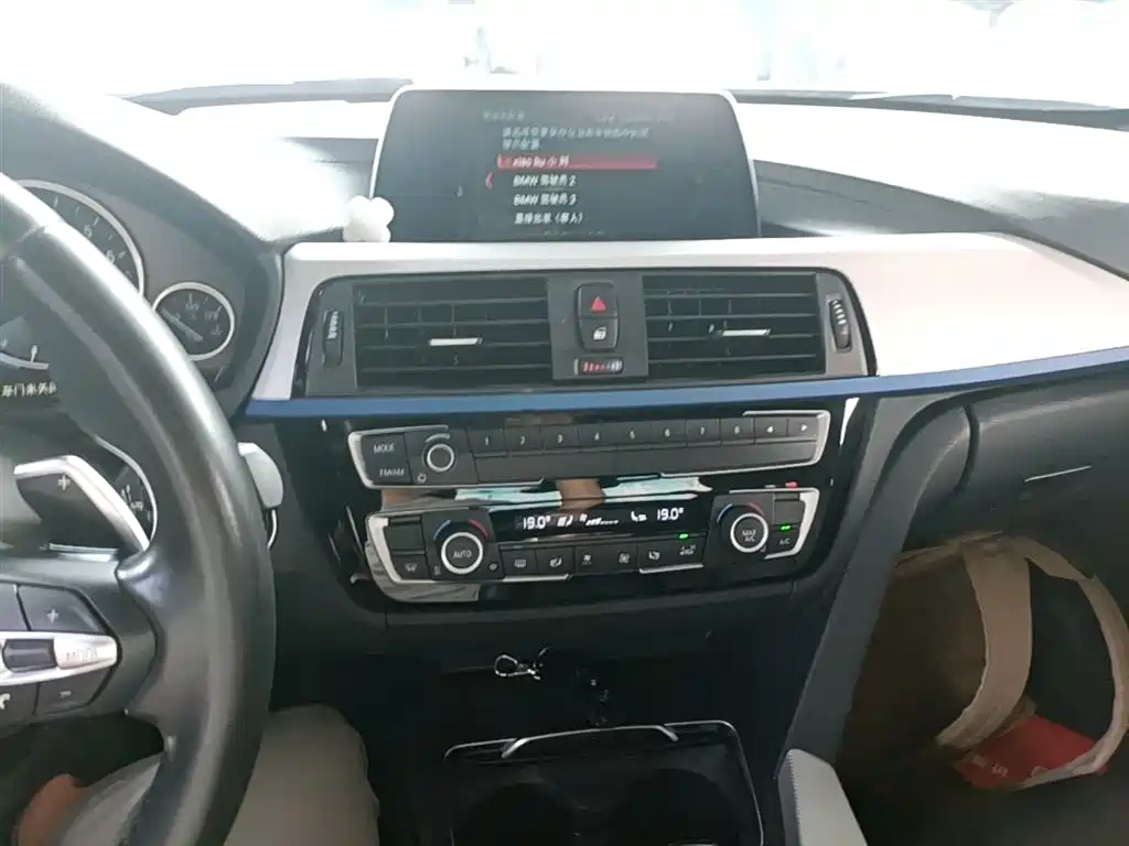 BMW 3 Series 2019 — фото 13