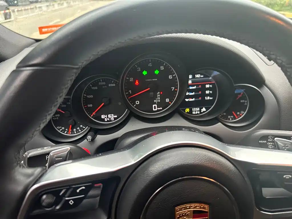 Porsche Cayenne 2017 — фото 11
