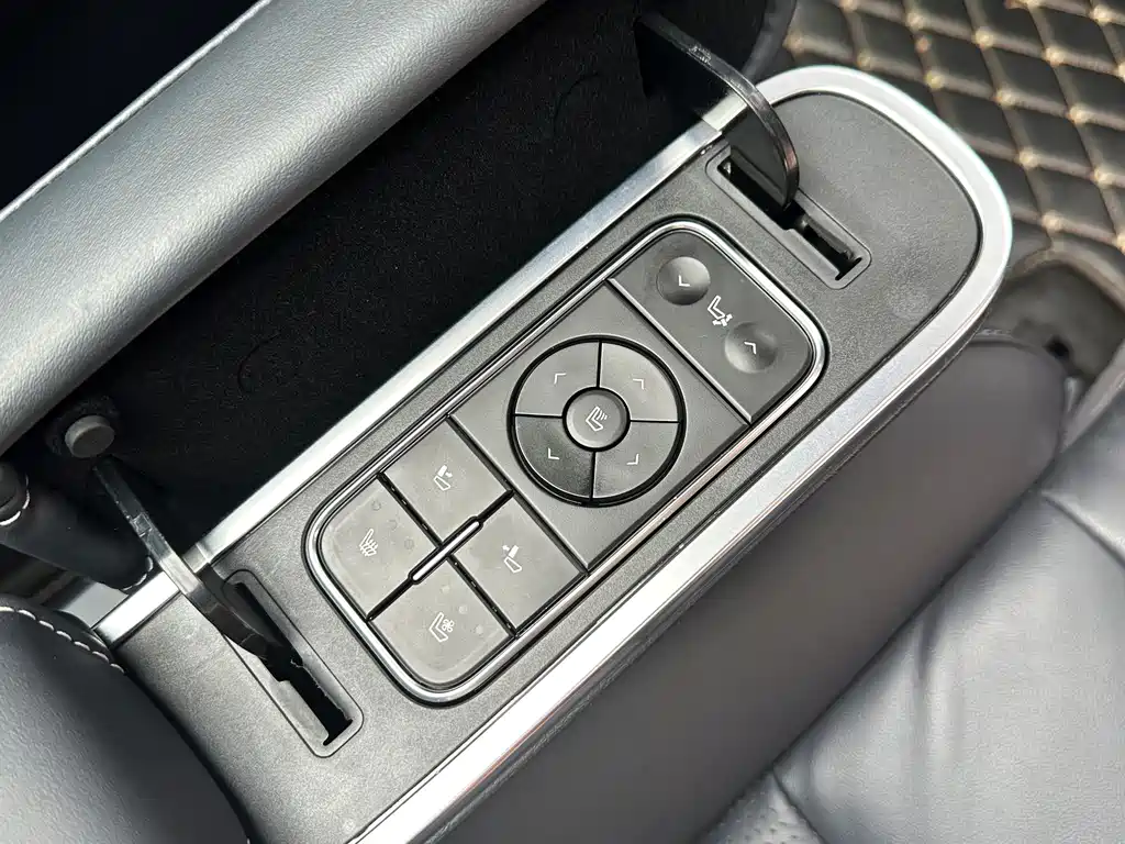 GAC Motor Trumpchi M8 2021 — фото 23