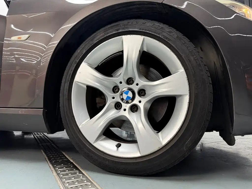 BMW 3 Series 2011 — фото 10