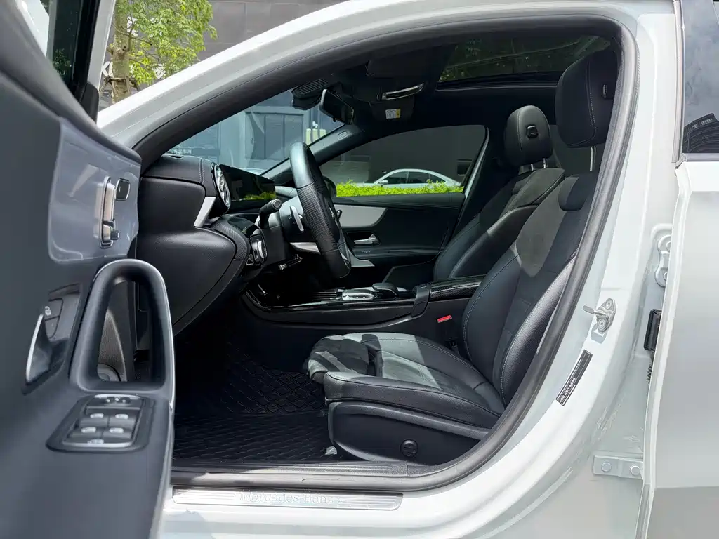 Mercedes-Benz A-Class 2019 — фото 12