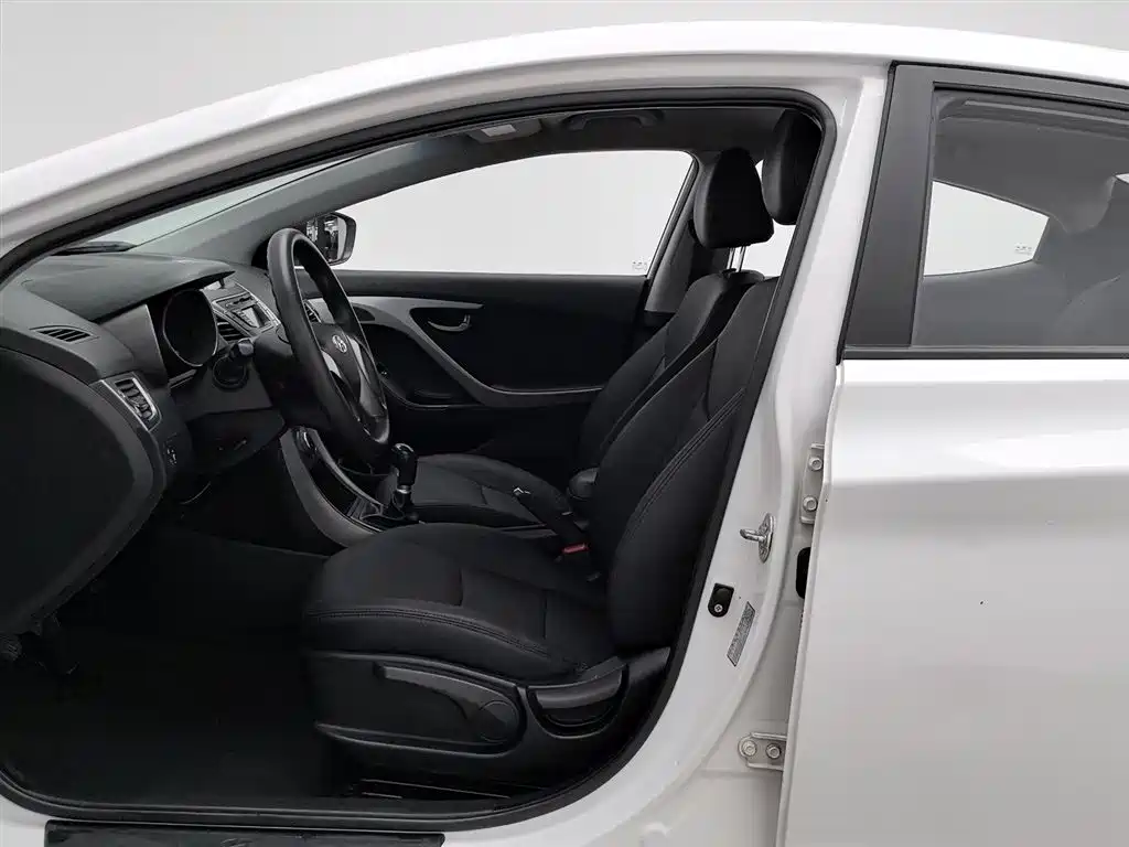 Hyundai Elantra Langdong 2015 — фото 10