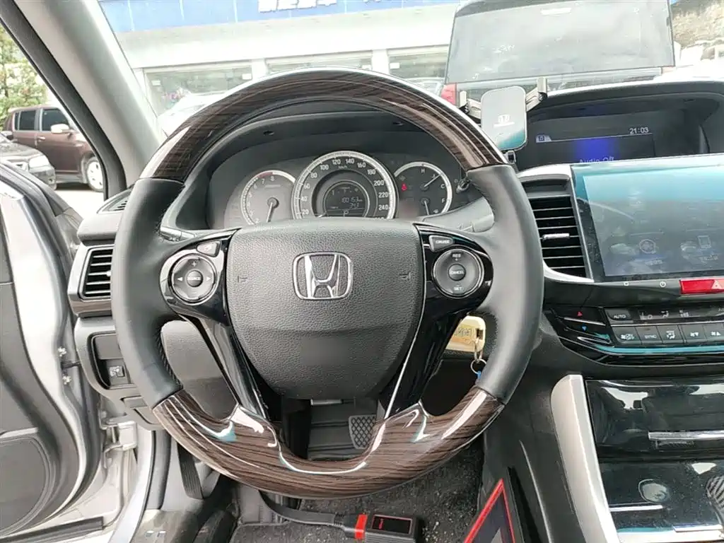 Honda Accord 2016 — фото 11
