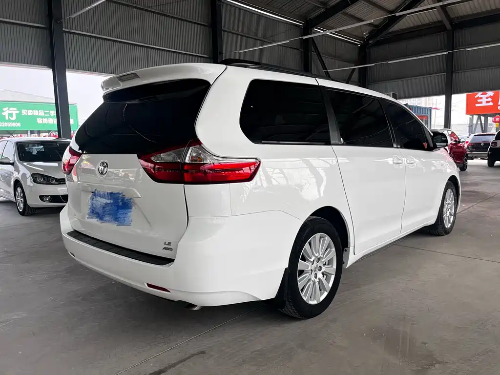 Toyota Sienna 2017 — фото 6