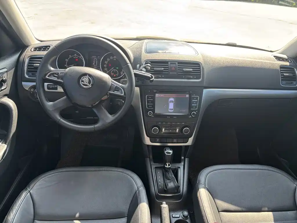 Skoda Yeti 2014 — фото 14