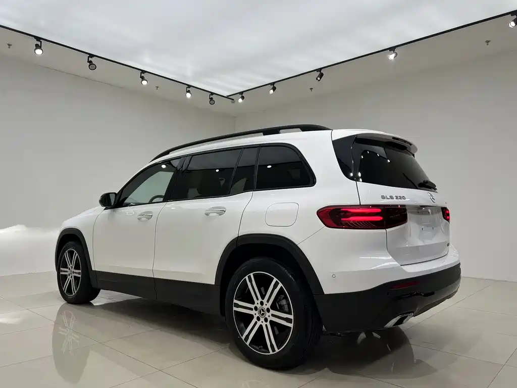 Mercedes-Benz GLB 2026 — фото 11